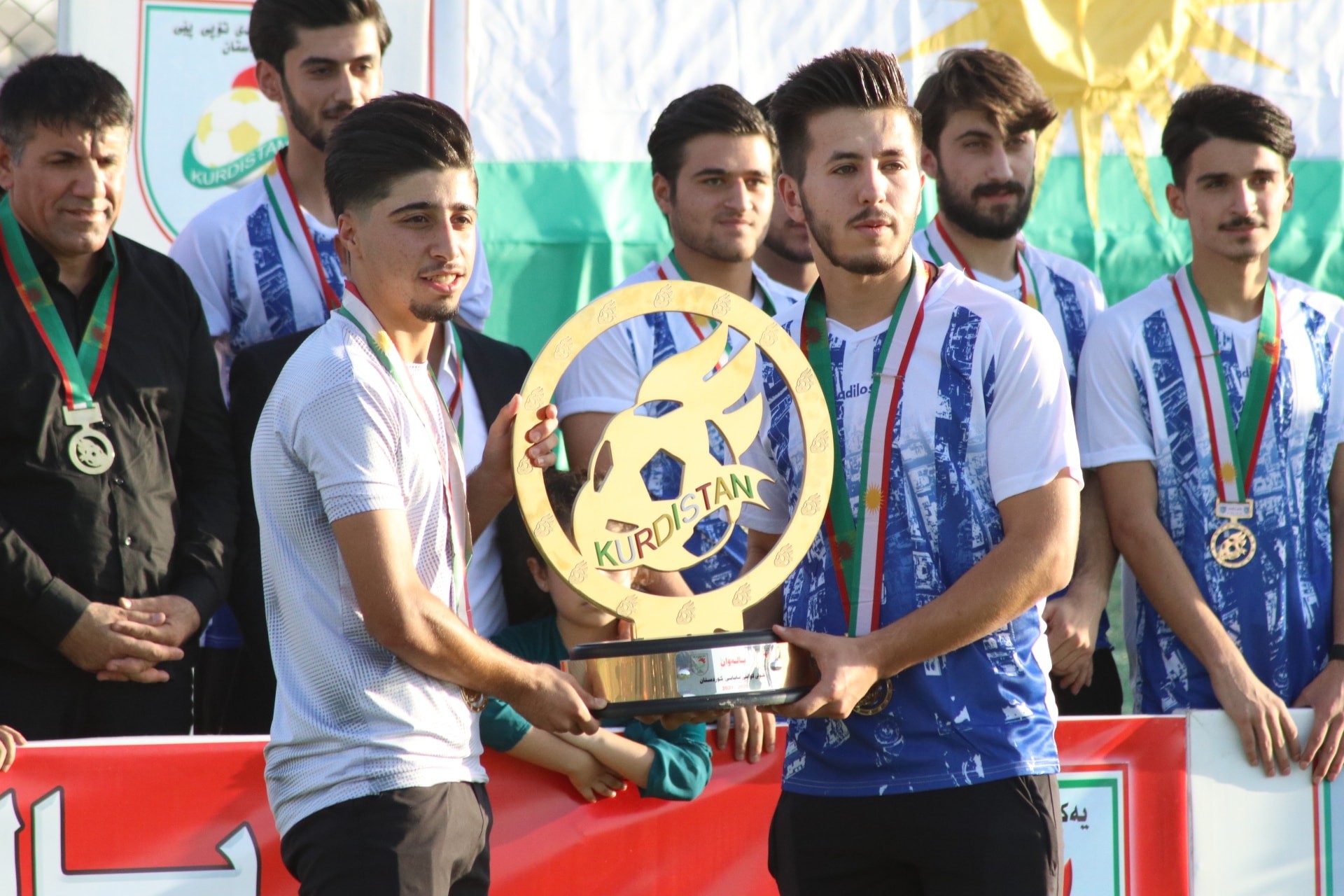 دابەشکردنی خەڵات بەسەر لاوانی یانەی هەندرێن